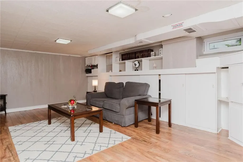 97 Pilgrim Drive Warwick RI 02888