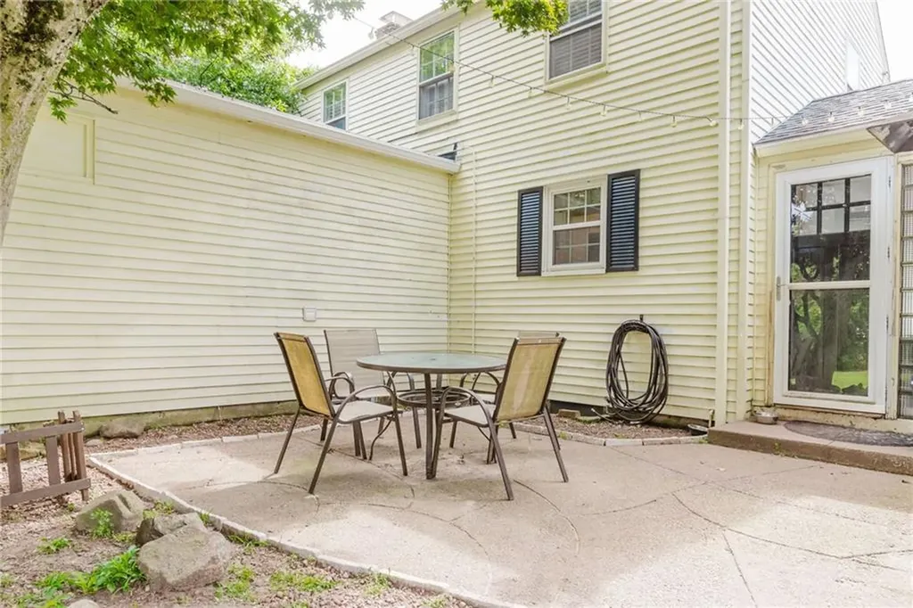 97 Pilgrim Drive Warwick RI 02888