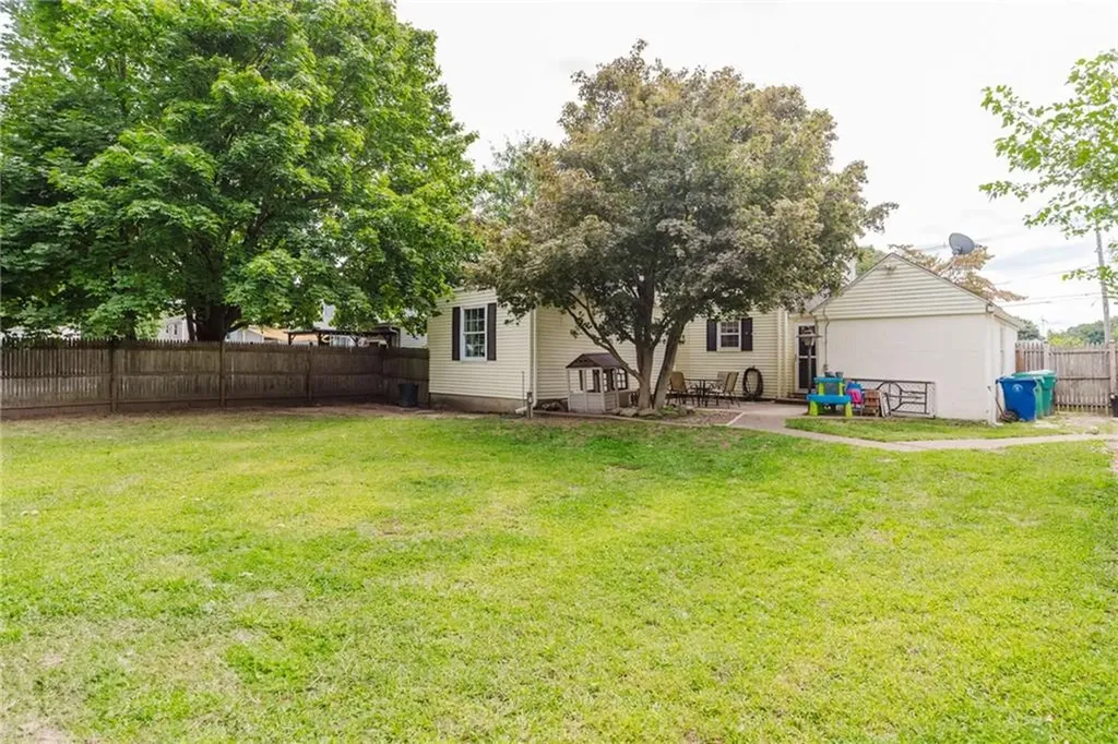 97 Pilgrim Drive Warwick RI 02888