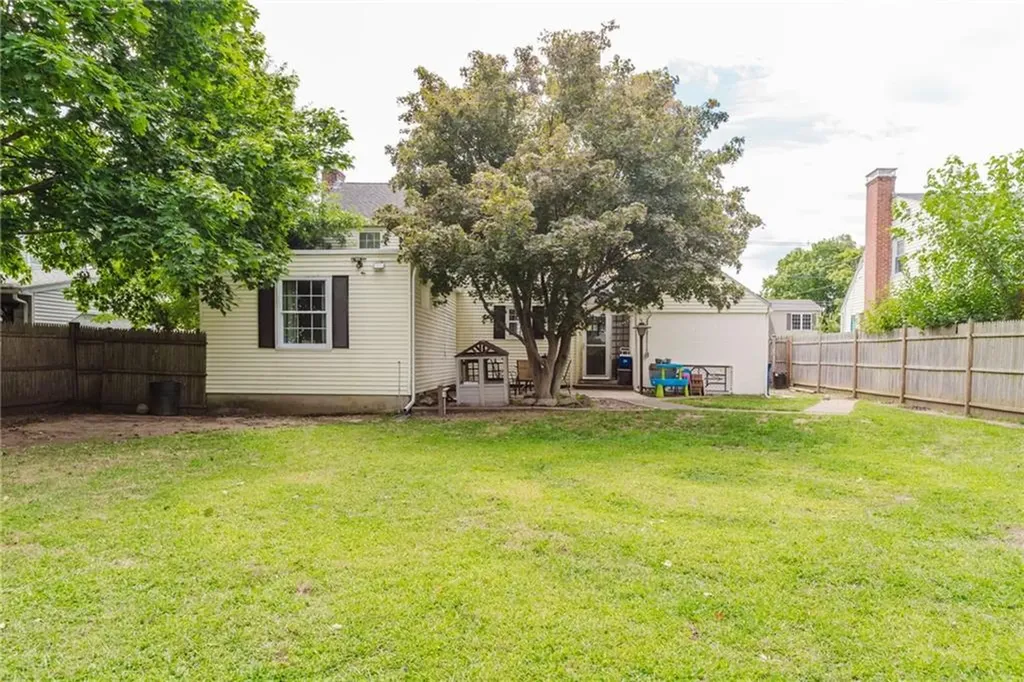97 Pilgrim Drive Warwick RI 02888