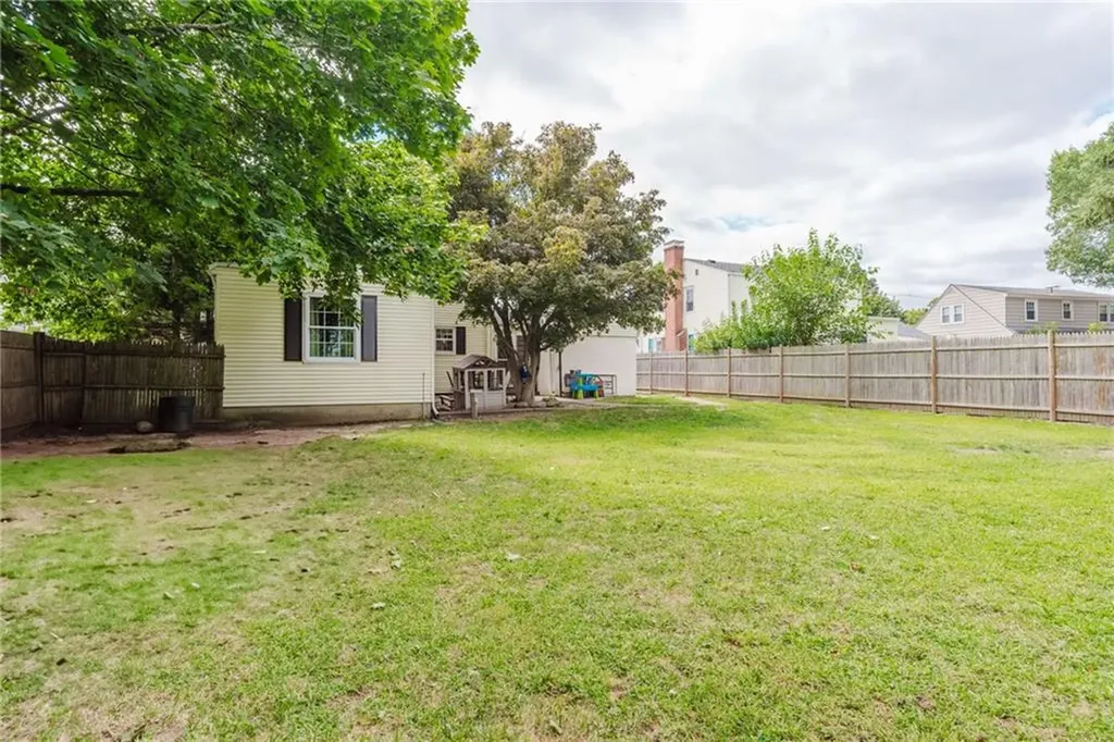 97 Pilgrim Drive Warwick RI 02888