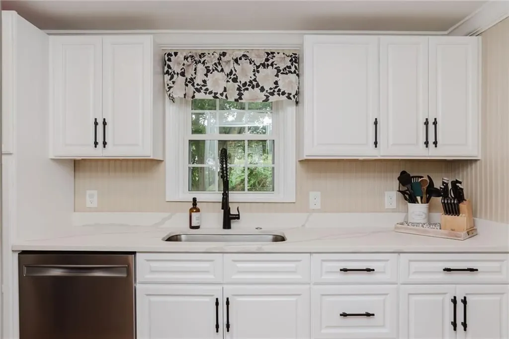 97 Pilgrim Drive Warwick RI 02888