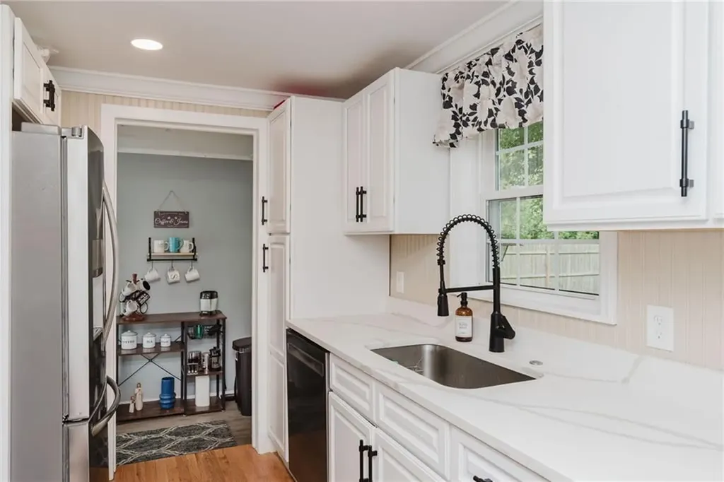 97 Pilgrim Drive Warwick RI 02888