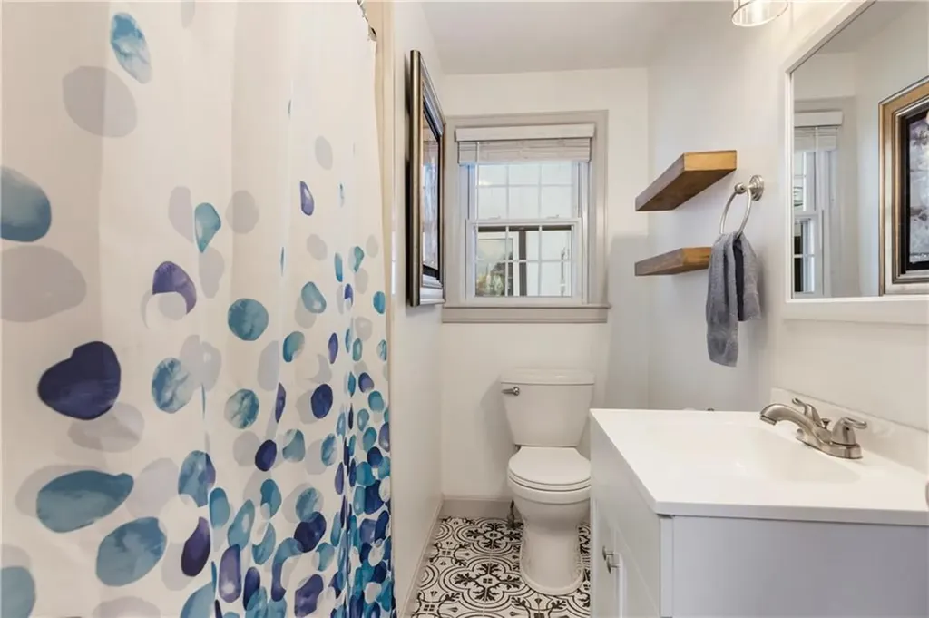 253 Baxter Street Pawtucket RI 02861