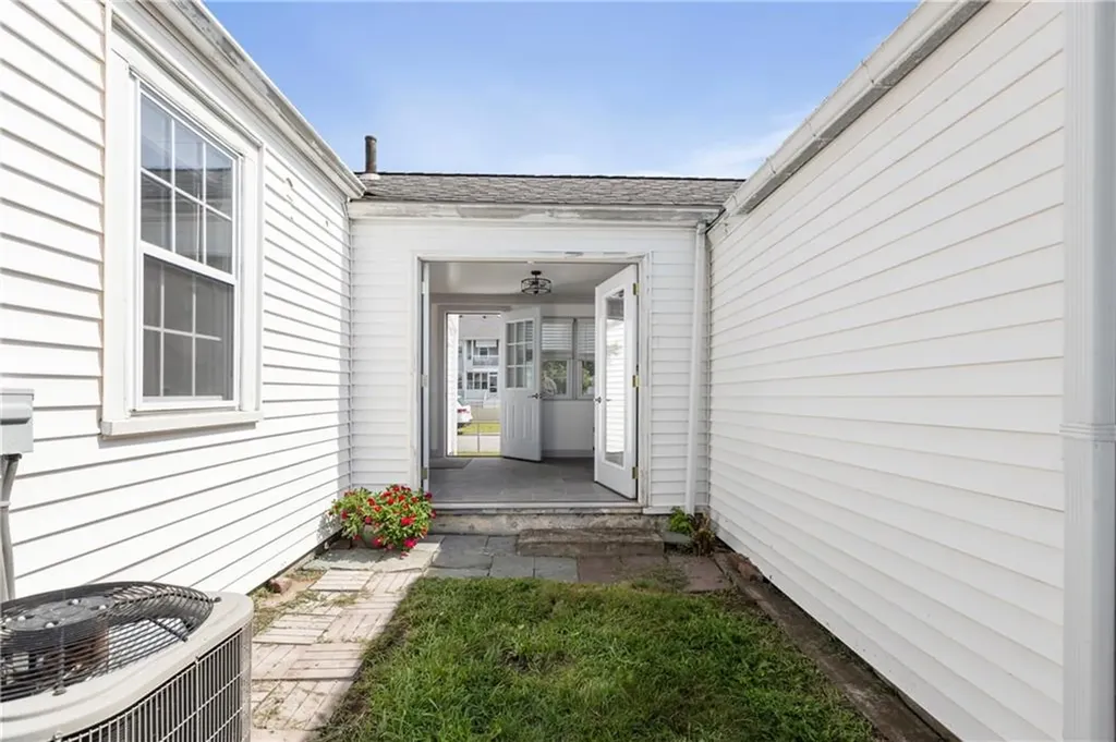 253 Baxter Street Pawtucket RI 02861