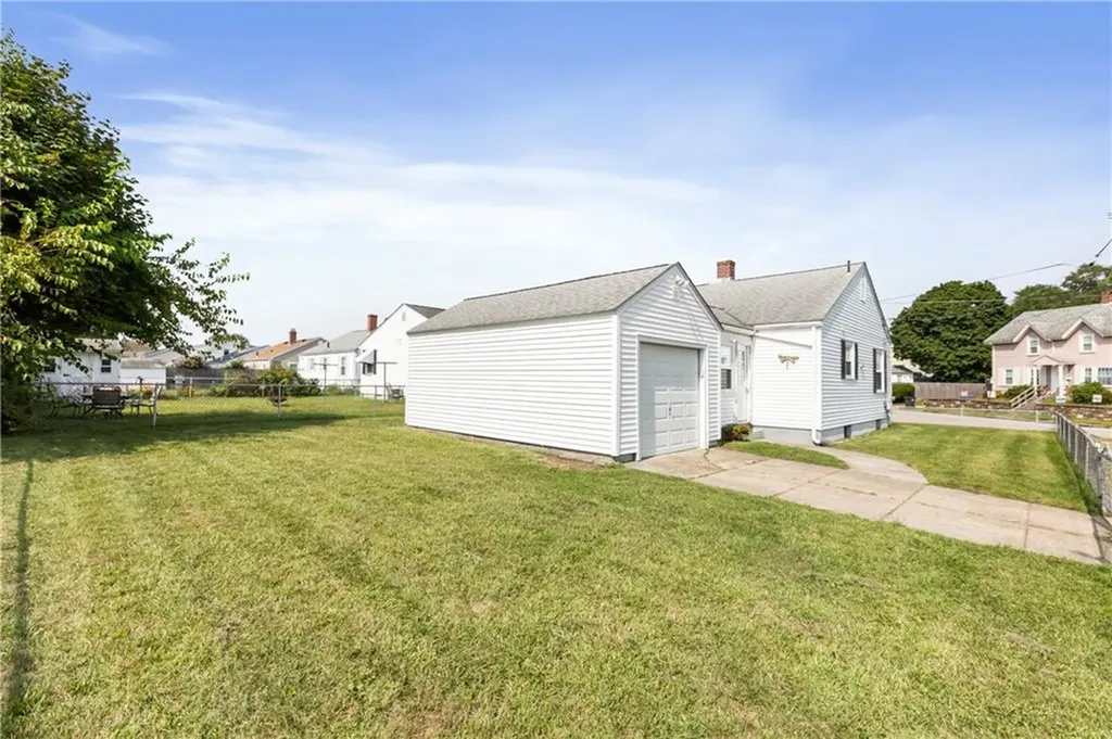 253 Baxter Street Pawtucket RI 02861