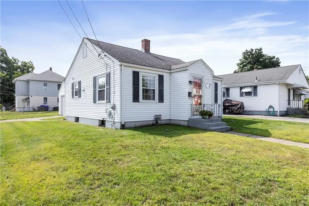 253 Baxter Street Pawtucket RI 02861