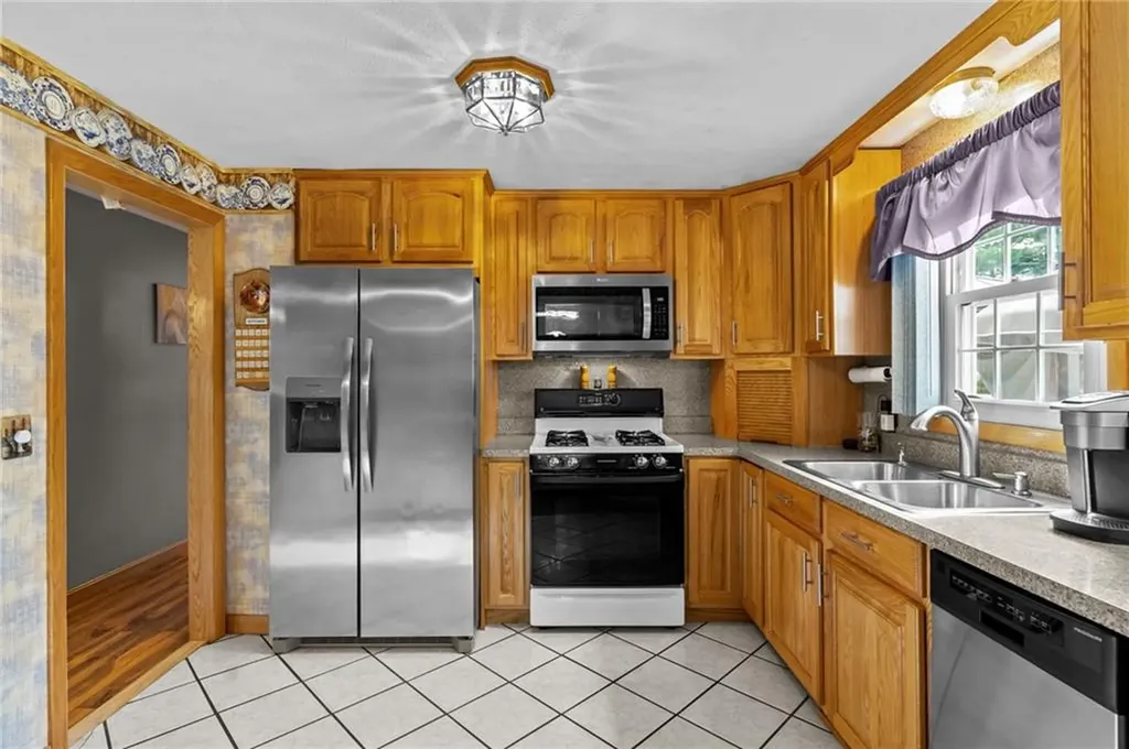 9 Lawnwood Road Coventry RI 02816