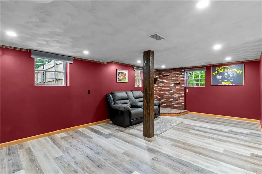 9 Lawnwood Road Coventry RI 02816