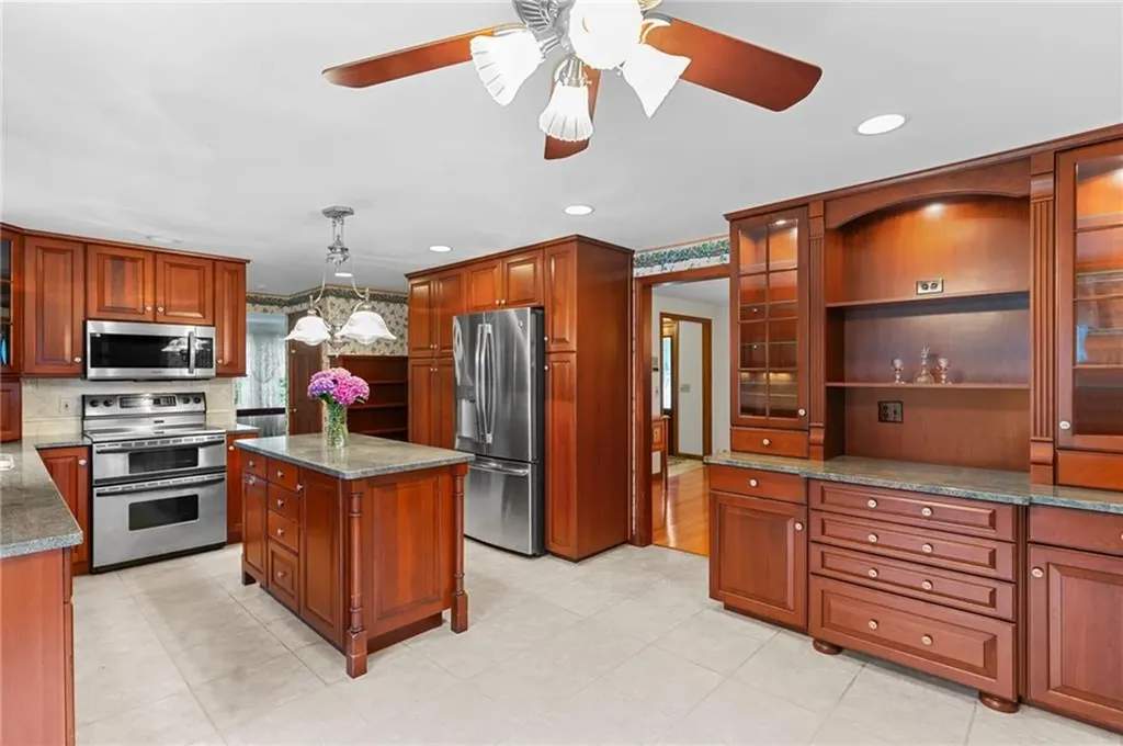 4 Plum Tree Lane Coventry RI 02816