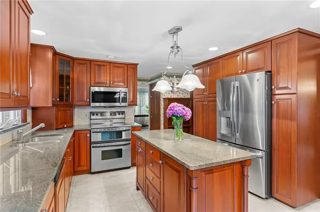 4 Plum Tree Lane Coventry RI 02816