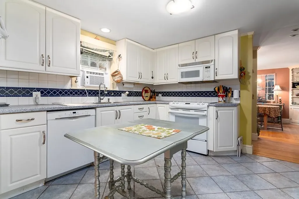 78 Westfield Road Warwick RI 02888