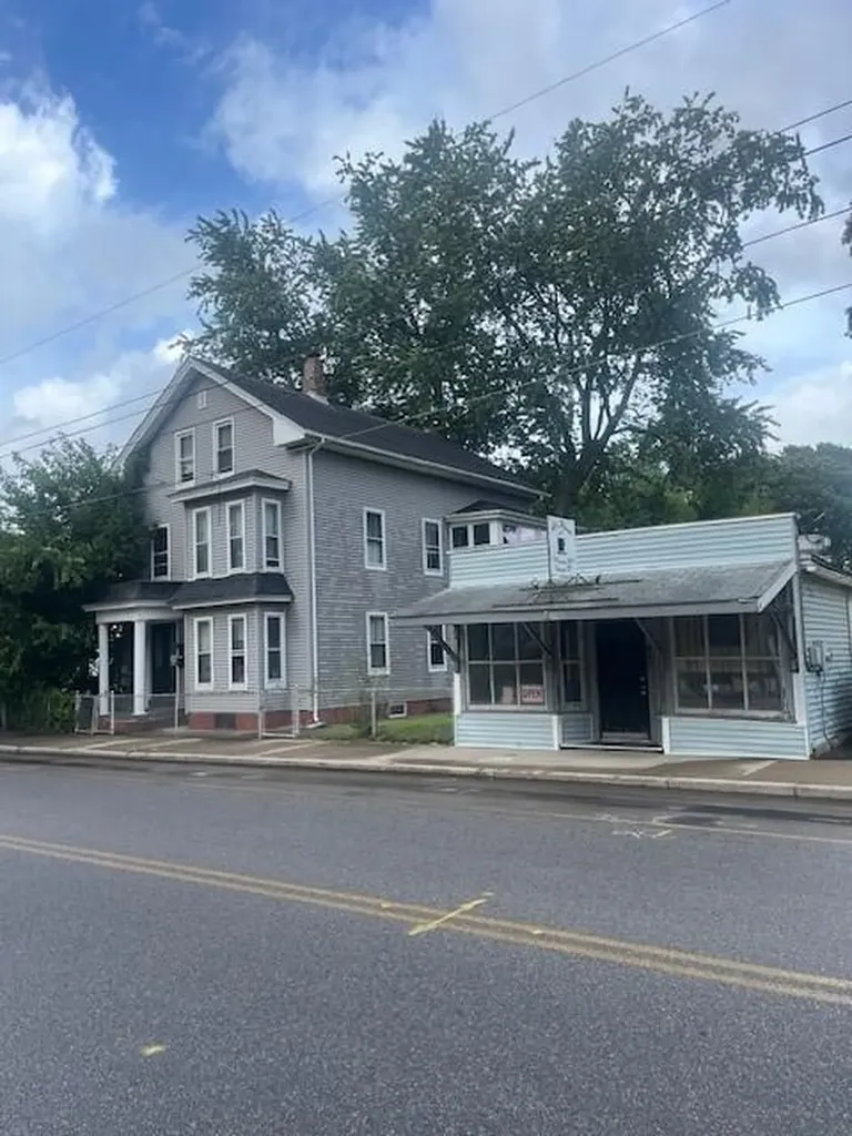 124 Providence Street Woonsocket RI 02895