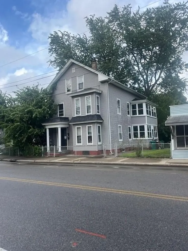 124 Providence Street Woonsocket RI 02895