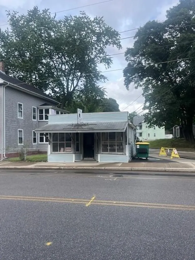 124 Providence Street Woonsocket RI 02895