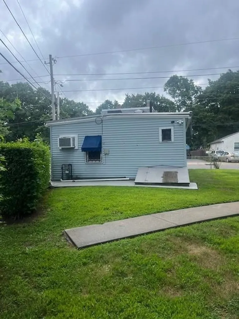 124 Providence Street Woonsocket RI 02895