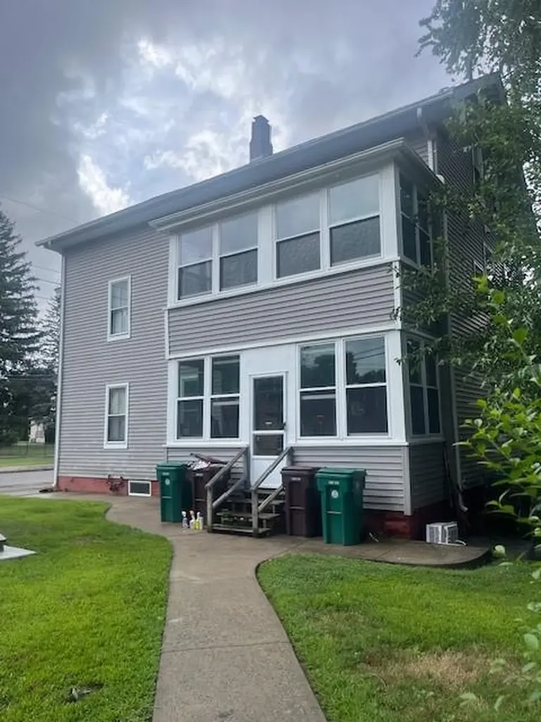124 Providence Street Woonsocket RI 02895