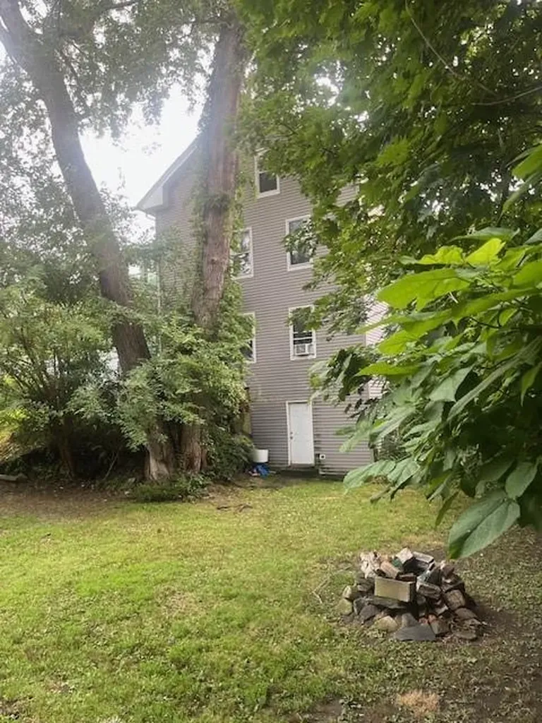 124 Providence Street Woonsocket RI 02895