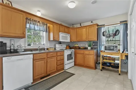 101 Lark Lane Tiverton RI 02878