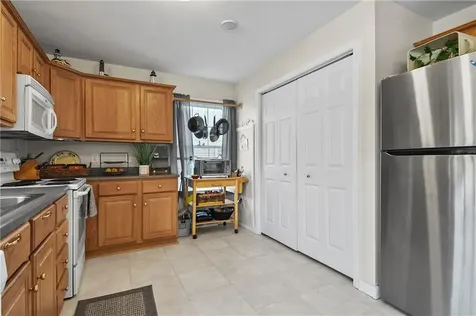 101 Lark Lane Tiverton RI 02878