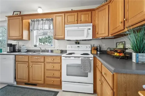 101 Lark Lane Tiverton RI 02878