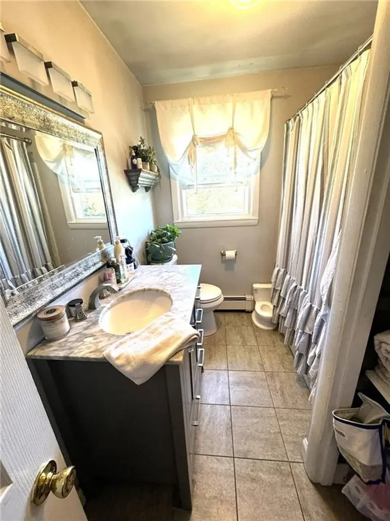906 Mitchells Lane Middletown RI 02842