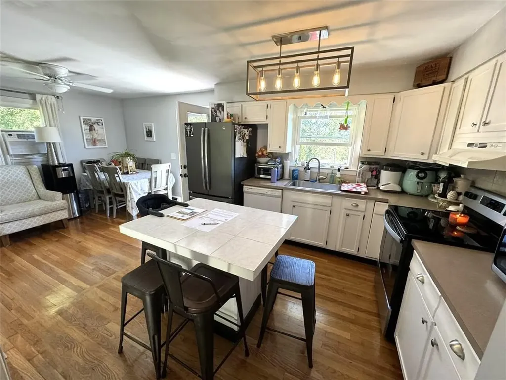 906 Mitchells Lane Middletown RI 02842
