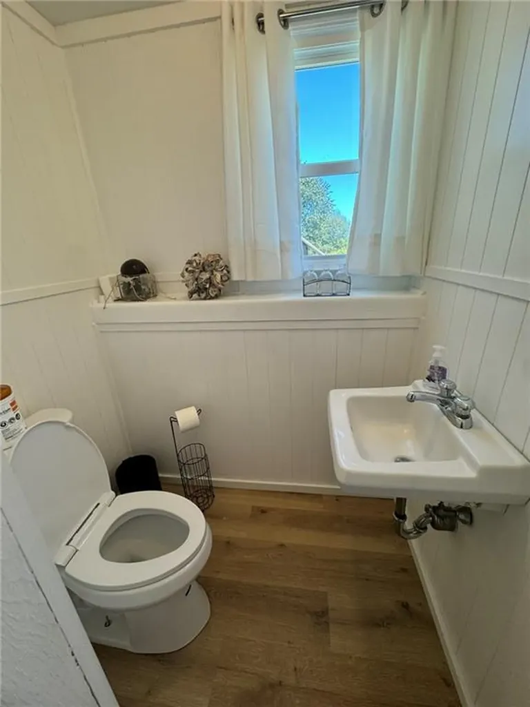 906 Mitchells Lane Middletown RI 02842