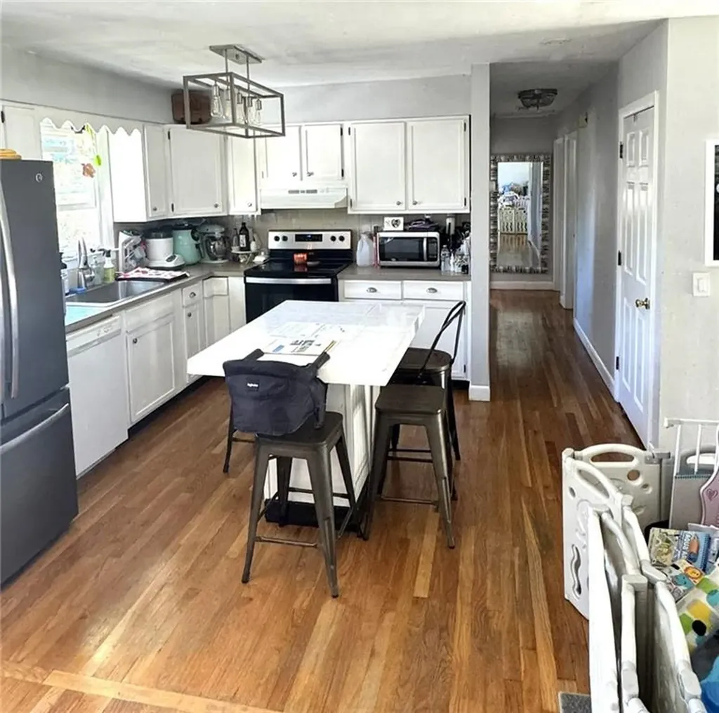 906 Mitchells Lane Middletown RI 02842