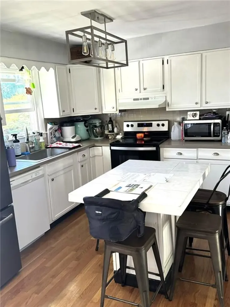 906 Mitchells Lane Middletown RI 02842