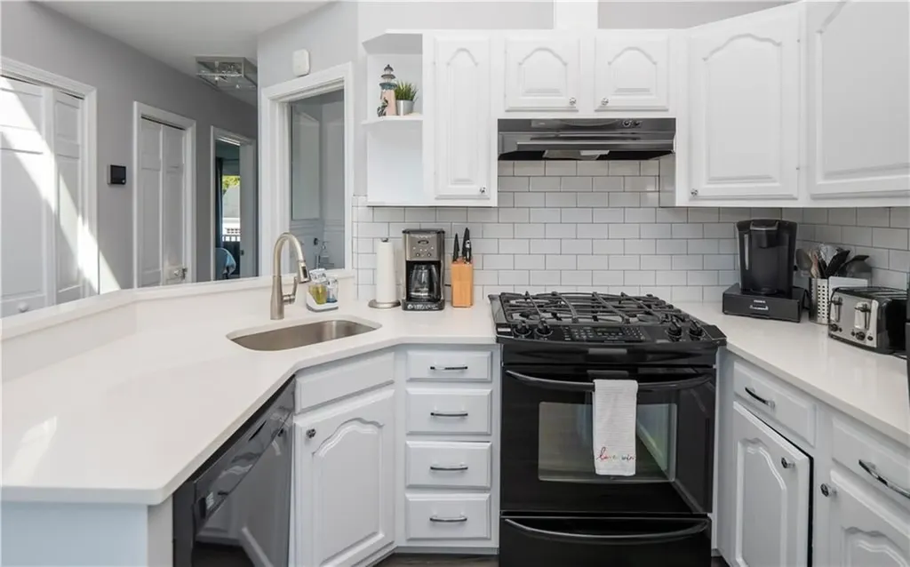90 Wolcott Avenue Middletown RI 02842