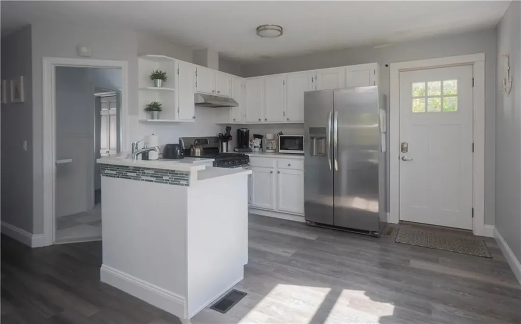 90 Wolcott Avenue Middletown RI 02842