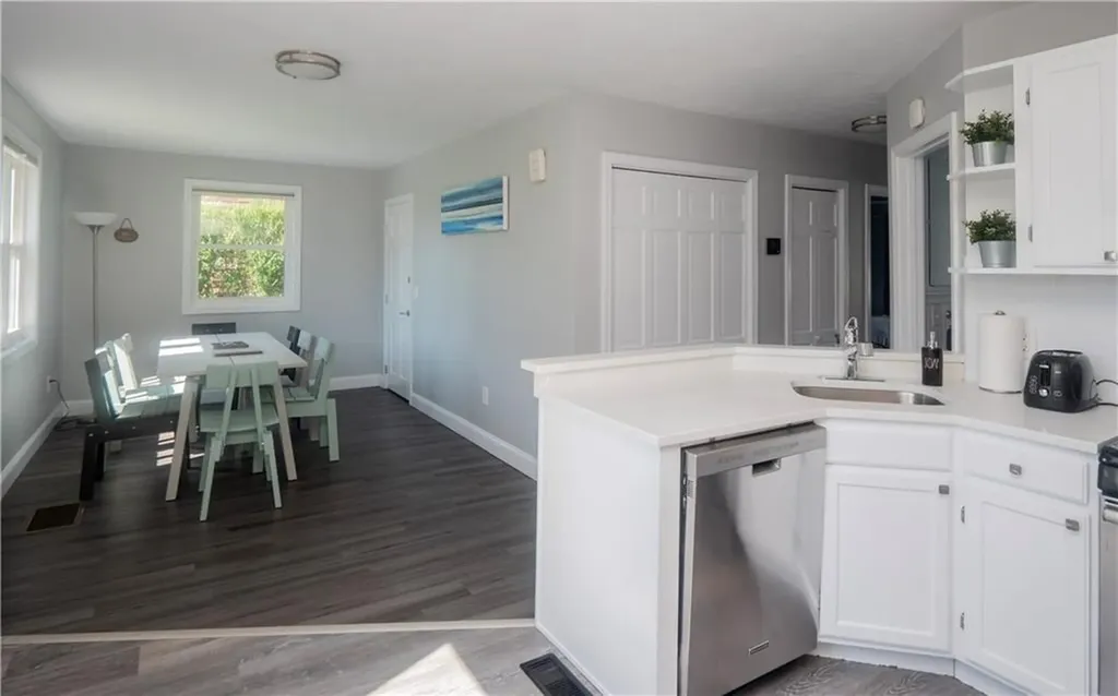 90 Wolcott Avenue Middletown RI 02842