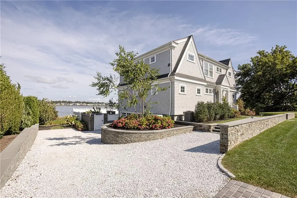 164 Eustis Avenue Newport RI 02840