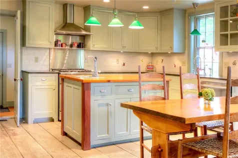 98 Locust Avenue Portsmouth RI 02871