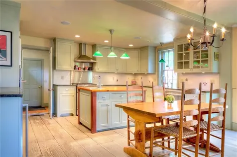 98 Locust Avenue Portsmouth RI 02871