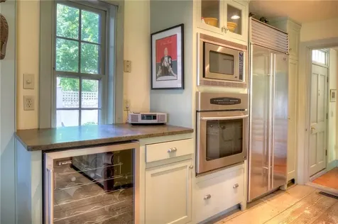 98 Locust Avenue Portsmouth RI 02871