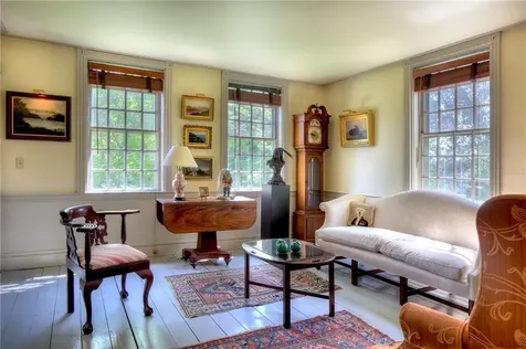 98 Locust Avenue Portsmouth RI 02871