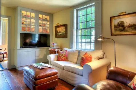 98 Locust Avenue Portsmouth RI 02871