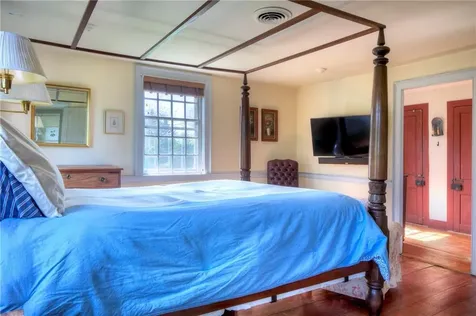 98 Locust Avenue Portsmouth RI 02871