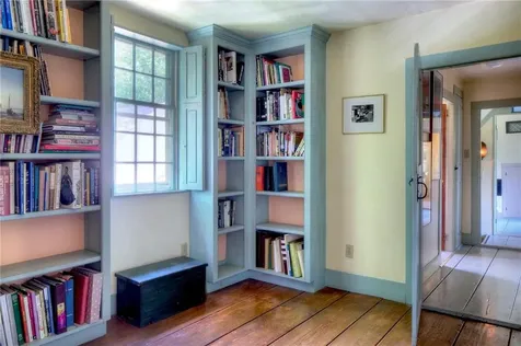 98 Locust Avenue Portsmouth RI 02871