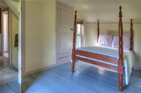 98 Locust Avenue Portsmouth RI 02871