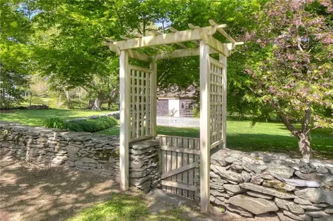 98 Locust Avenue Portsmouth RI 02871