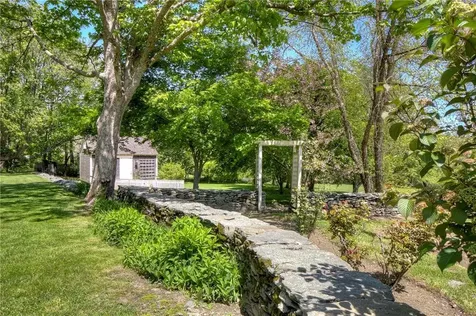 98 Locust Avenue Portsmouth RI 02871