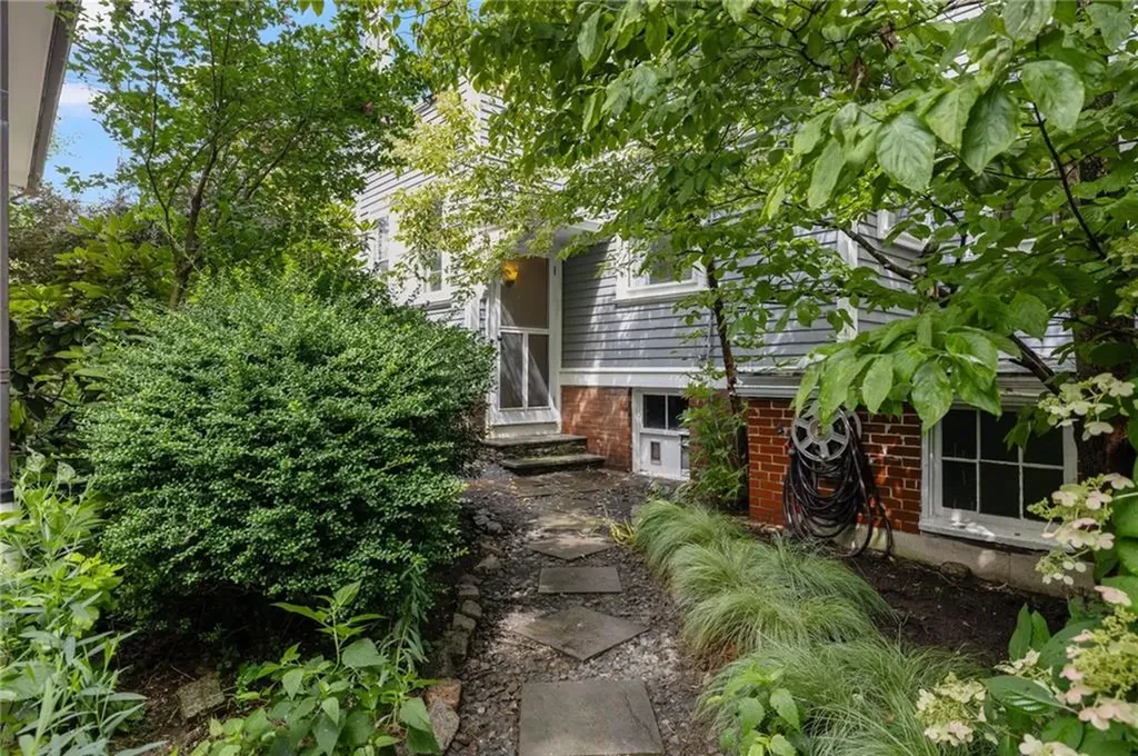 71 Irving Avenue Providence RI 02906