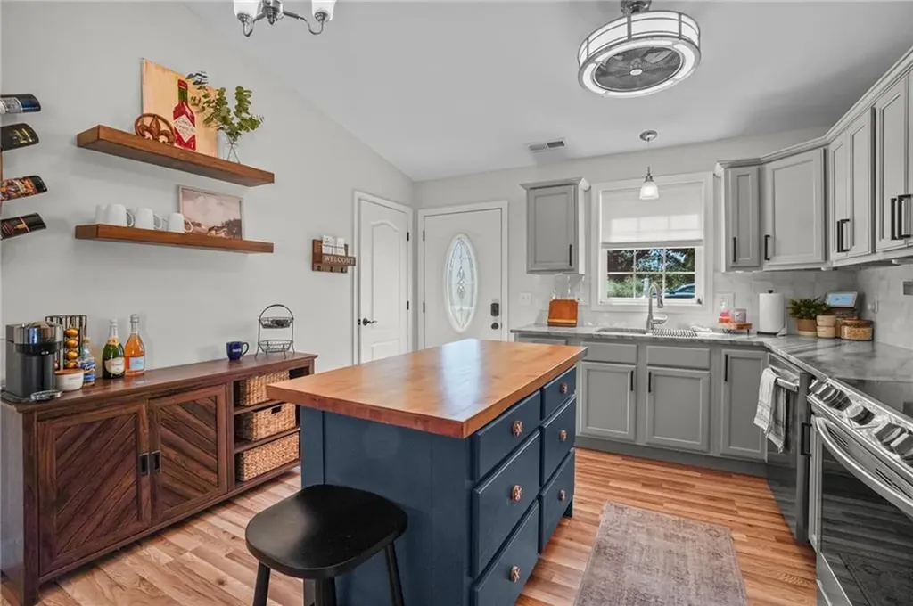 21 Otis Street Warwick RI 02889