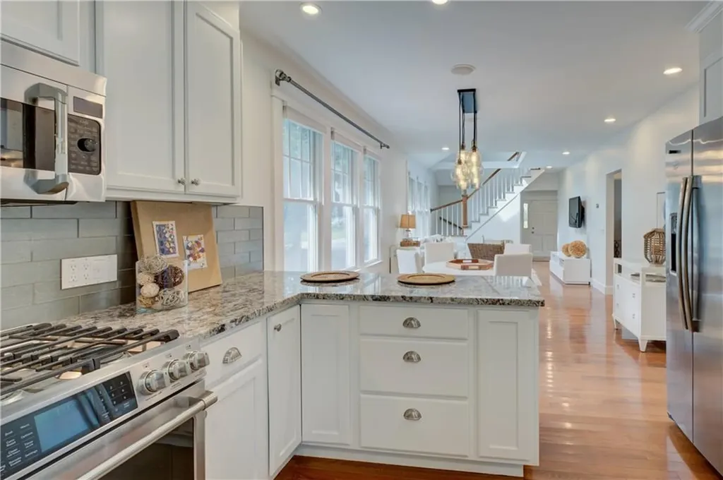11 Richard Street Barrington RI 02806