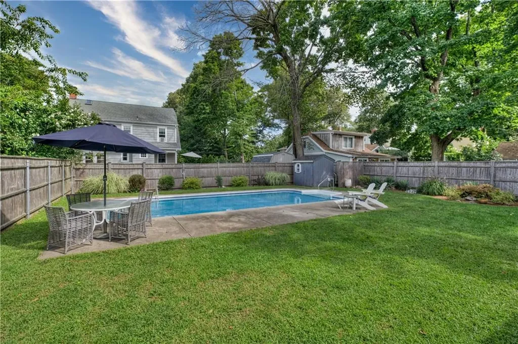 11 Richard Street Barrington RI 02806
