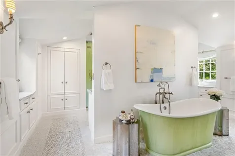 24 Cedar Avenue Barrington RI 02806