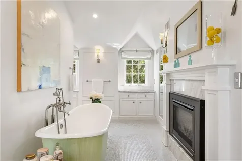 24 Cedar Avenue Barrington RI 02806